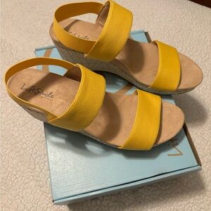 Life Stride Wedge Sandals Size 11